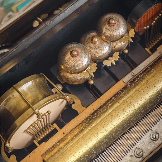 【已售】独角鹿西洋古董瑞士出品古典花叶主题细木镶嵌外箱配铃铛响鼓滚轴式音乐盒 商品图2