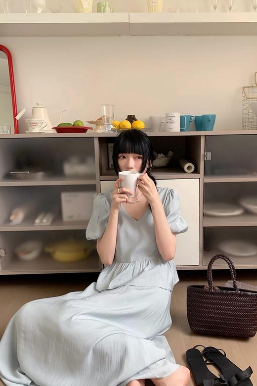 SUMMER & SAGE 韩系V领泡泡袖上衣半裙套装 20677 商品图3