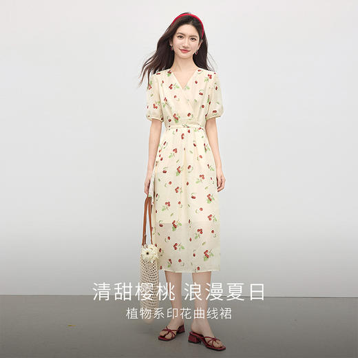 【专属特价】熙世界法式泡泡袖樱桃碎花连衣裙女夏季新款收腰显瘦V领茶歇裙子 商品图2