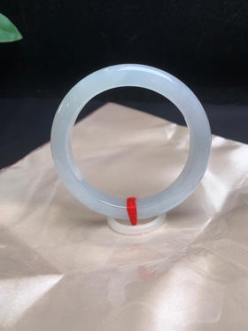 620337，52.8细条正圈手镯。清新秀气，细腻清新，带些底色。润润的