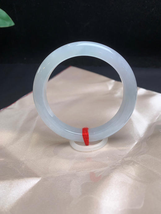 620337，52.8细条正圈手镯。清新秀气，细腻清新，带些底色。润润的 商品图0