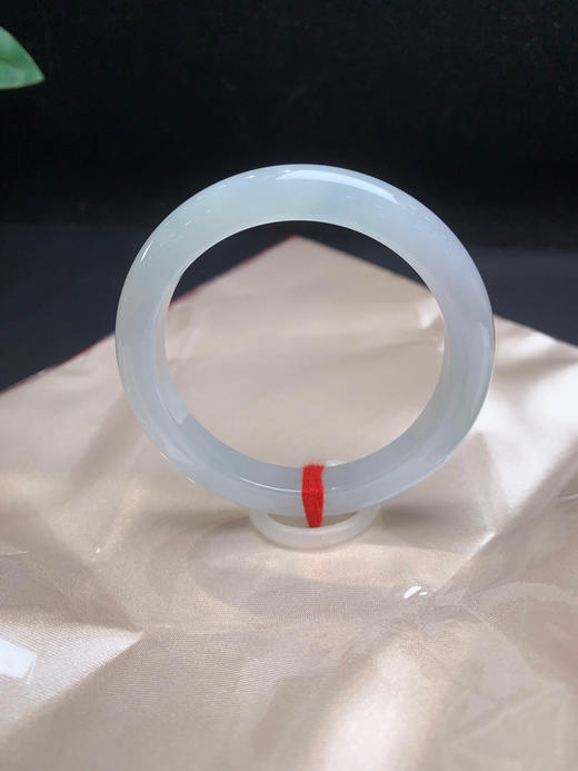 620337，52.8细条正圈手镯。清新秀气，细腻清新，带些底色。润润的 商品图2