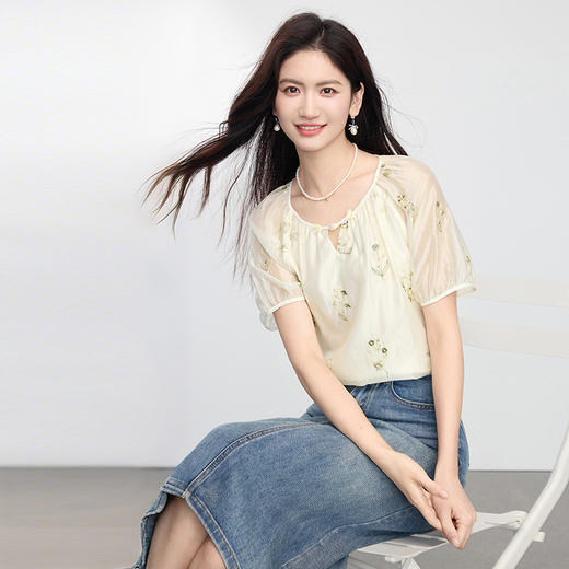 熙世界新中式天丝衬衫女夏2025新款国风花卉刺绣短袖圆领小衫上衣 商品图4