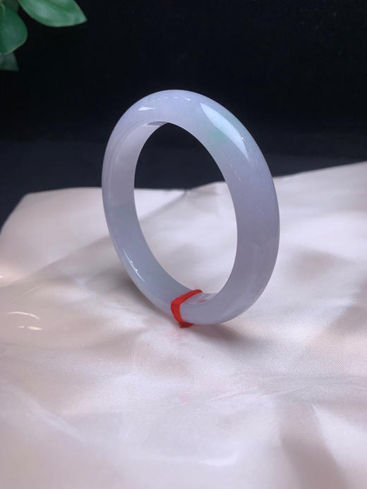 620327，55紫罗兰飘绿手镯，淡紫底飘清新绿，清新水润，很秀气，局部有个洒金点 商品图2