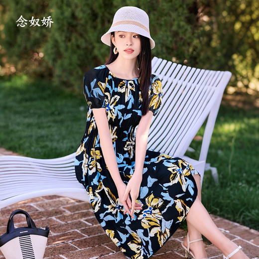 【商场同款】CND5569 “ 假日时光连衣裙 ” 轻盈的裙身舒适软糯 收腰的版型包容打造X身形 商品图1