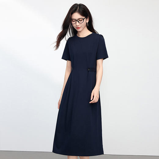 【专属特价】熙世界通勤休闲收腰连衣裙女2025夏新款简约纯色短袖全棉T恤裙子 商品图4