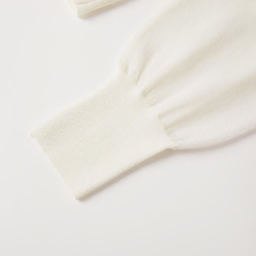 谜底针织开衫女2025秋新品简约百搭细针毛绒贝壳扣毛衫253MZ1357 商品图2