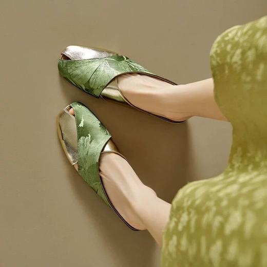 步履生花，演绎东方美学！夏季软皮国风印花拼色方头镂空懒人半拖穆勒凉拖鞋 商品图1