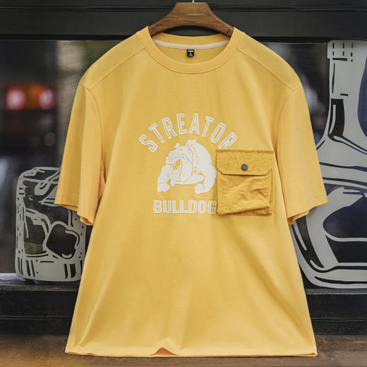 马登工装美式植绒印花T恤宽松落肩袖姜黄色螺纹领口垂感口袋短袖 商品图0