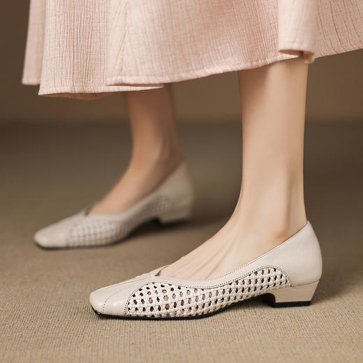 【预售5天】软羊皮编织粗跟凉鞋，镂空透气洞洞鞋法式方头低跟单鞋NGMZR&72-151 商品图0