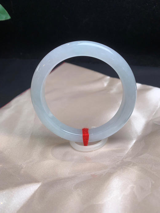 620337，52.8细条正圈手镯。清新秀气，细腻清新，带些底色。润润的 商品图1