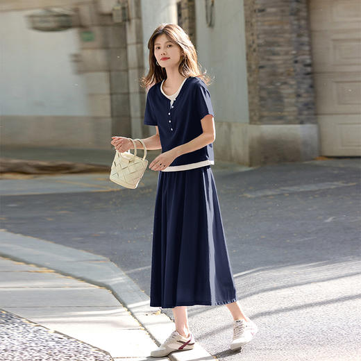 【周末秒杀】熙世界夏日休闲套装2025新款女装气质紫色假两件T恤半身裙两件套 商品图4