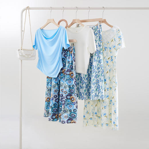 【专属特价】熙世界独特绝美夏天小套装女新款荡领T恤复古碎花半身伞裙两件套 商品图3