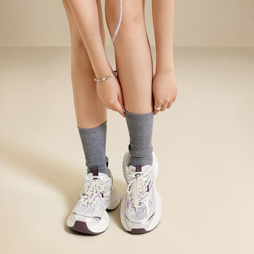 千百度银色珍珠厚底老爹鞋女款网面时尚运动休闲鞋A25385526 商品图3