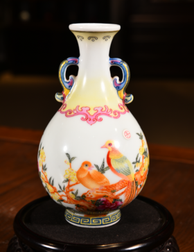 珐琅彩花石锦鸡双耳瓶