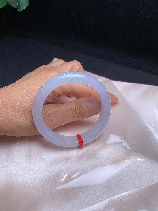 620327，55紫罗兰飘绿手镯，淡紫底飘清新绿，清新水润，很秀气，局部有个洒金点 商品图5