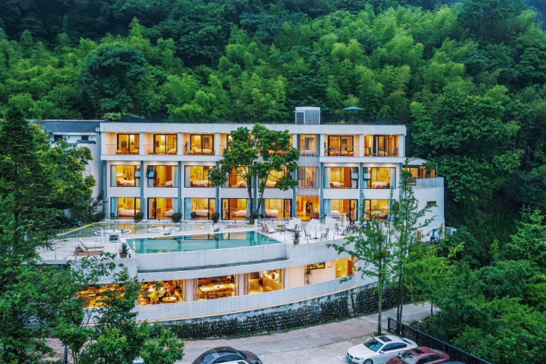 避暑耍水💦【青城山蓝山岚·亲子私汤房】
🎐隐匿于青城山的私汤美宿丨栖山野·泡私汤·游无边