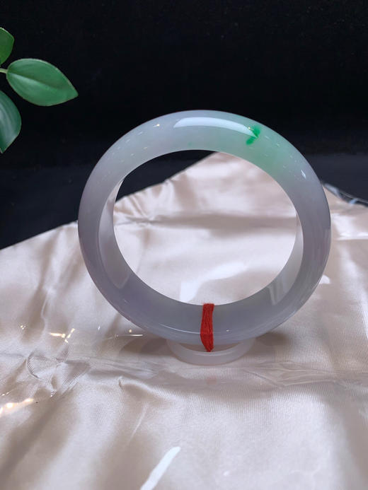 620332，56.7宽版春彩手镯，整条底子均匀细腻，淡紫带一抹绿 商品图2