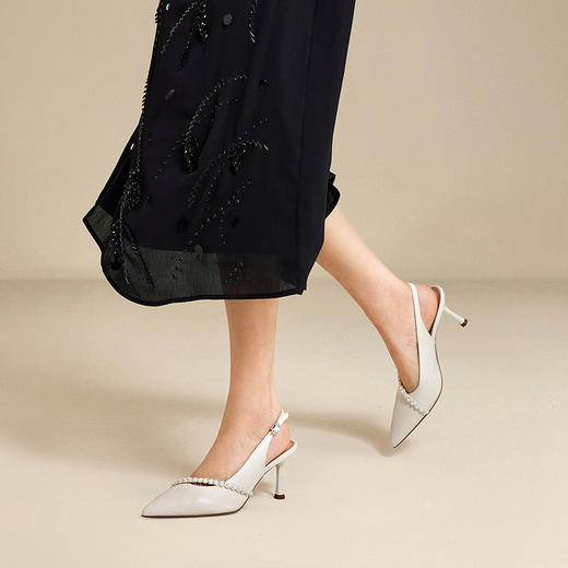 千百度珍珠带蕾丝面时装凉鞋女细高跟宴会包头凉鞋A25257783 商品图4