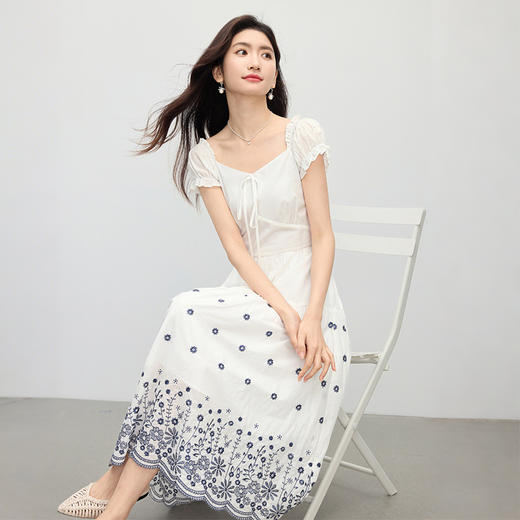 【专属特价】熙世界波西米亚风刺绣连衣裙女2025夏日新款独特超好看白色长裙子 商品图3