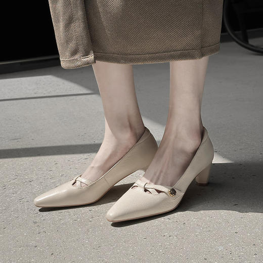 【预售5天】高级感法式山茶花，尖头玛丽珍皮鞋单鞋QQJ&JZ-1785 商品图0