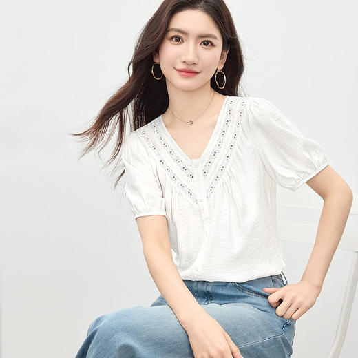 【专属特价】熙世界淡人穿搭花边V领白衬衫女夏季轻薄透气泡泡袖上衣2025新款 商品图4