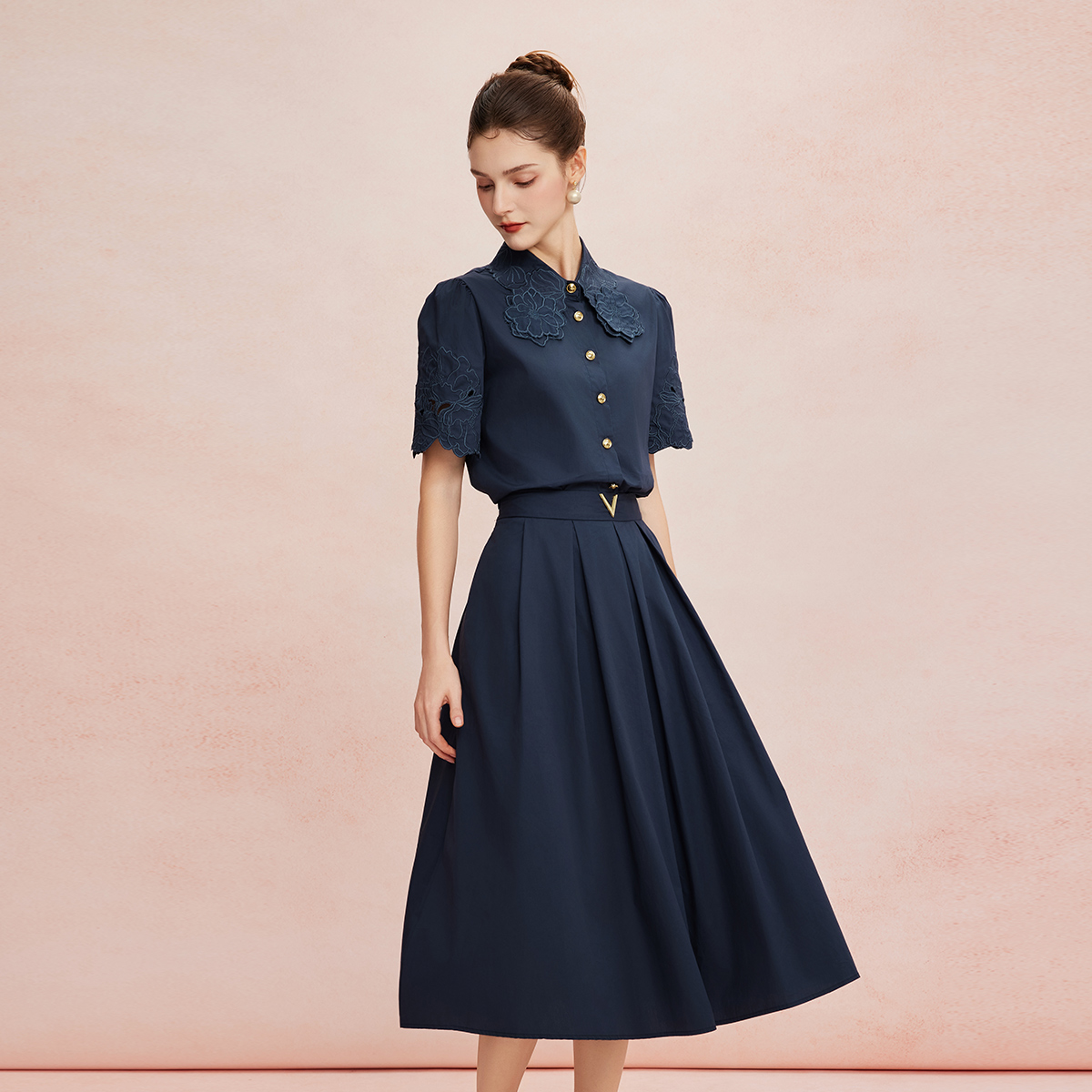 QF261斯尔丽25新款立体刺绣花朵领宽松显瘦上衣搭收腰半裙套装