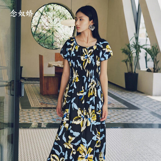 【商场同款】CND5569 “ 假日时光连衣裙 ” 轻盈的裙身舒适软糯 收腰的版型包容打造X身形 商品图3