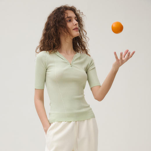 谜底连帽套头针织衫短袖女2025秋新品时髦后背设计修身253MZ1360 商品图1