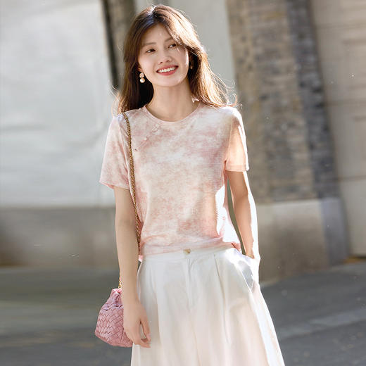【专属特价】熙世界轻国风扎染晕染T恤女短袖2025夏新款宽松圆领独特粉色上衣 商品图3