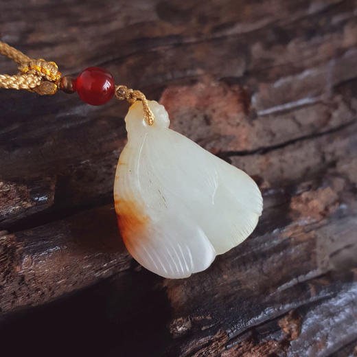 【天然正品】天然新疆籽料独籽细腻油润度佳莲蓬造型和田玉吊坠项链27.1*22.4*12.4MM（皆取最大值）女士现售价：1880！100525NJM04 商品图3