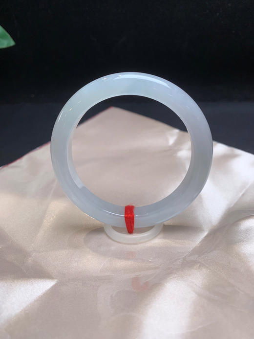 620337，52.8细条正圈手镯。清新秀气，细腻清新，带些底色。润润的 商品图3