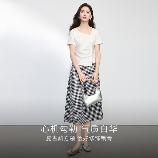 【专属特价】熙世界不规则方领白色t恤女夏2025新款修身显瘦褶皱短袖别致上衣 商品图3