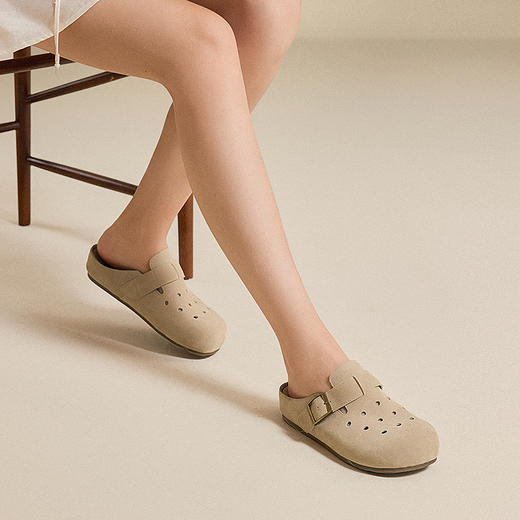 千百度镂空平底勃肯鞋女款薄底外穿透气包头凉拖鞋A25230878 商品图1