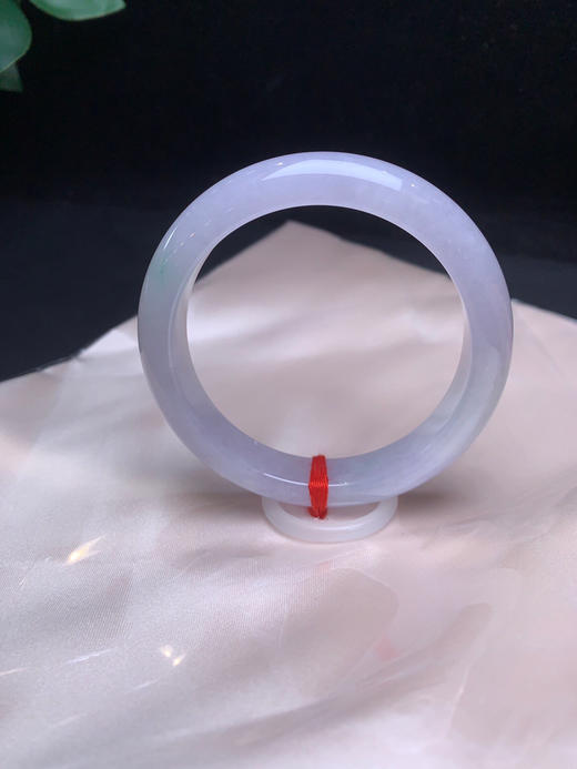 620327，55紫罗兰飘绿手镯，淡紫底飘清新绿，清新水润，很秀气，局部有个洒金点 商品图3