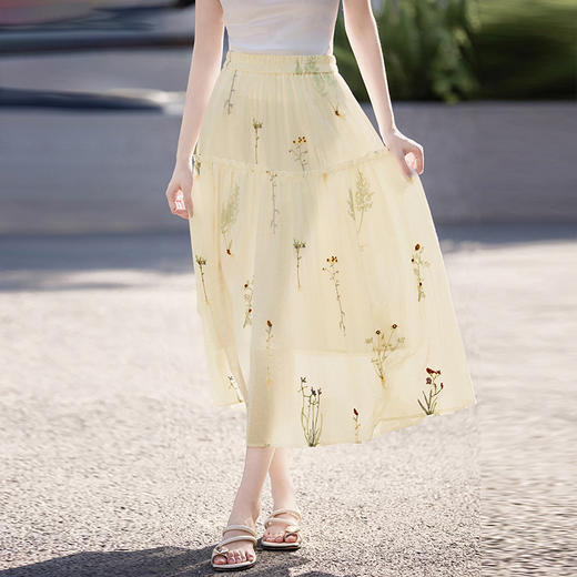 【专属特价】熙世界莱赛尔植物系绣花半身裙女2025夏季新款海边度假风a字伞裙 商品图4