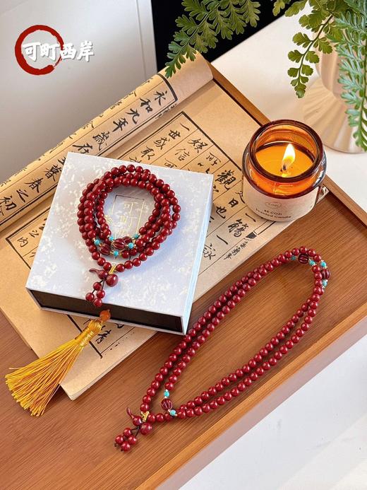 朱砂祈愿【正品可町西岸108颗多圈民族风朱砂手串】送人、自戴都超高级，带鉴定证书!一串一码 多圈缠绕贴合手腕，不会松松垮垮▽穿插的蓝等配饰，和朱砂红形成撞色 商品图0