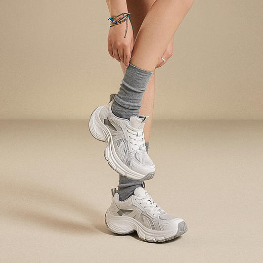 千百度厚底网面时尚休闲鞋女款增高透气运动老爹鞋A25319996 商品图4