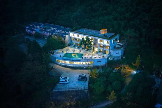 避暑耍水💦【青城山蓝山岚·亲子私汤房】
🎐隐匿于青城山的私汤美宿丨栖山野·泡私汤·游无边 商品图1