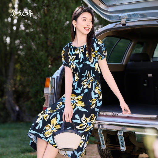 【商场同款】CND5569 “ 假日时光连衣裙 ” 轻盈的裙身舒适软糯 收腰的版型包容打造X身形 商品图2