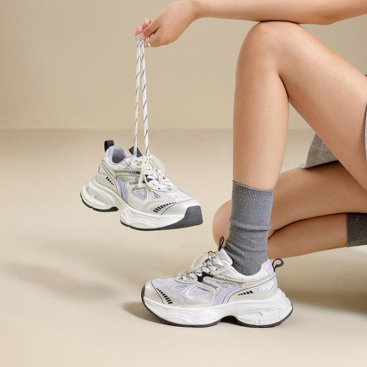 千百度银色珍珠厚底老爹鞋女款网面时尚运动休闲鞋A25385526 商品图1