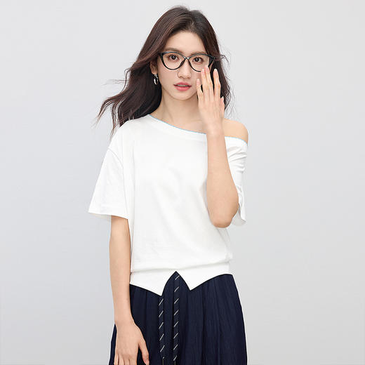 【专属特价】熙世界设计感斜肩白色t恤女夏季2025新款独特别致一字肩短袖上衣 商品图3