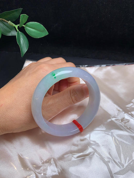 620332，56.7宽版春彩手镯，整条底子均匀细腻，淡紫带一抹绿 商品图5