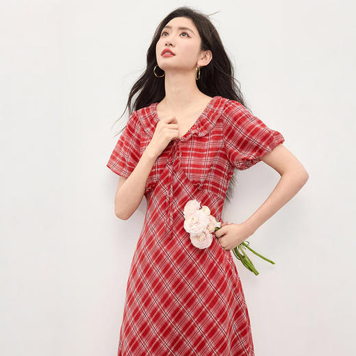 熙世界复古红色格纹连衣裙女高级感夏季气质灯笼袖海边度假长裙子 商品图4
