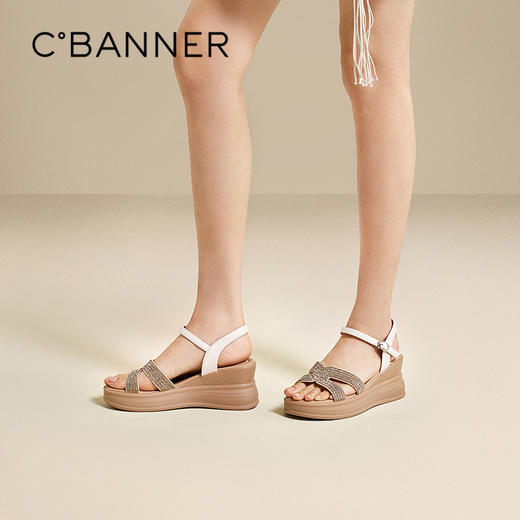 千百度坡跟一字带休闲凉鞋女厚底配裙子舒适绝美凉鞋A25385552 商品图0