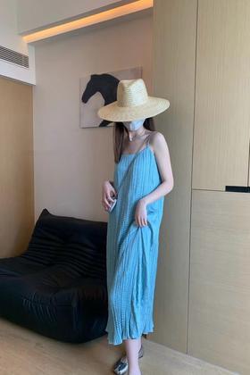 Le Malene 简约气质褶皱肌理感吊带连衣裙 20663