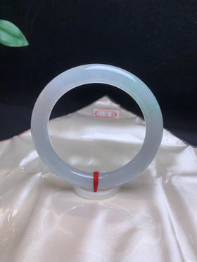 620330，53.3冰底飘绿细圆条，冰底飘清新绿底，干净清爽，局部带些黄翡