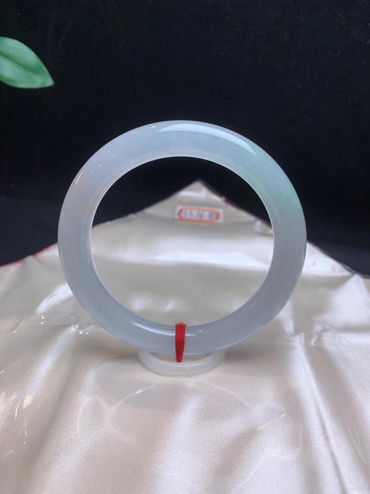 620330，53.3冰底飘绿细圆条，冰底飘清新绿底，干净清爽，局部带些黄翡 商品图0