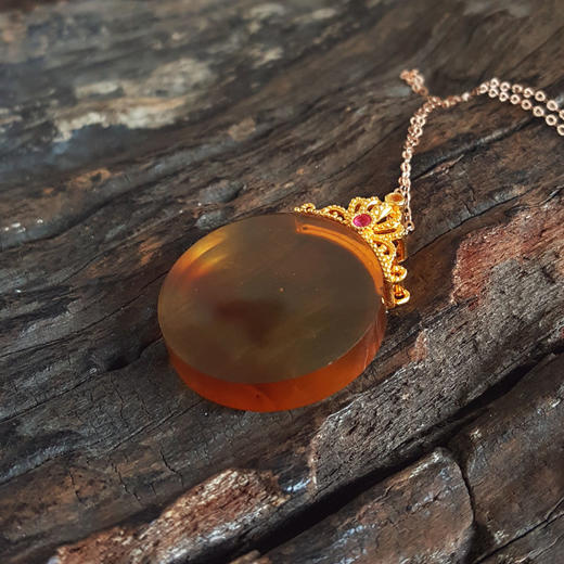 【天然正品】AU750黄金镶天然无杂裂棕色圆形意境琥珀吊坠项链32.3*24.8*6.2MM（皆取最大值）女士现售价：1080特价！190625NJS01 商品图4