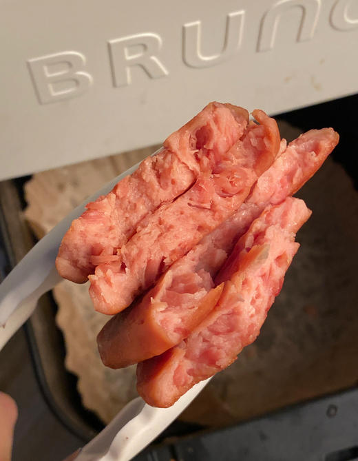 本团限量1000单❌19.9💰抢30包【君味唻黑猪午餐肉】肉香扑鼻💥核心低温慢煮工艺锁鲜，一口就让你欲罢不能😋 ✅精选300天生态慢养山林黑猪肉🐗肉含量≥85%其中黑猪肉含量高达60% 商品图2